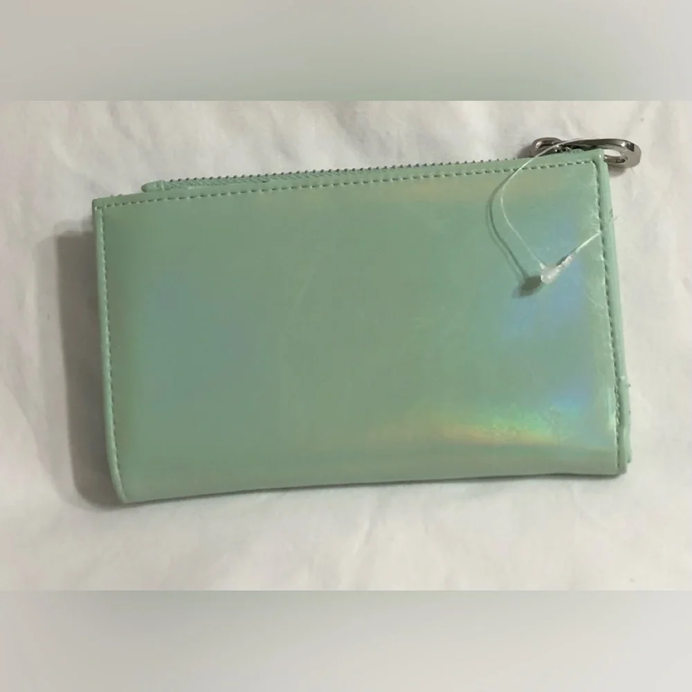 Snap Wallet zip pocket 8 slots 1 id slot 3 bill pockets mint green. 6”L X 4” W